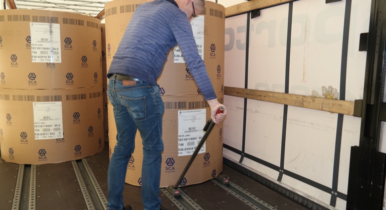 Paper Reel Loading with Skate and Track System
