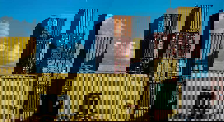 Container (15)