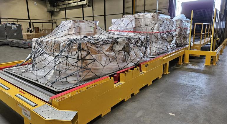 Powered Rollerbed Truck Dock Air Cargo Load