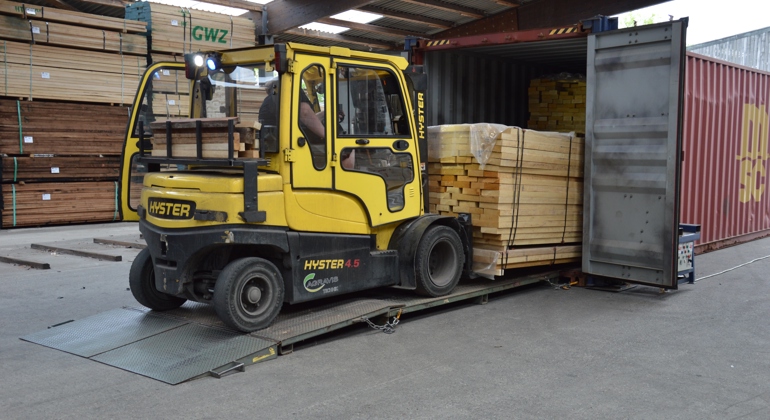 Container Lifting (16)