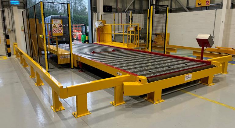 Truck Dock Interface Barrier Powered Rollerbed (5)