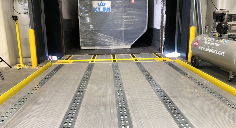 MRS For Warehouse, Unloading A Trailer