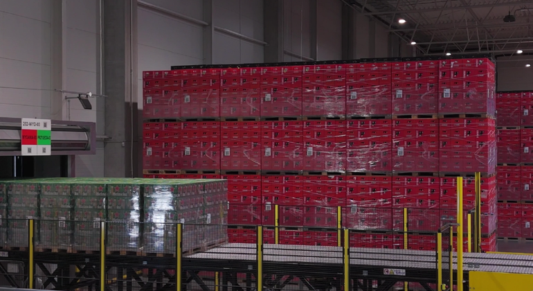 MF Palletised Beverage Unloading 3