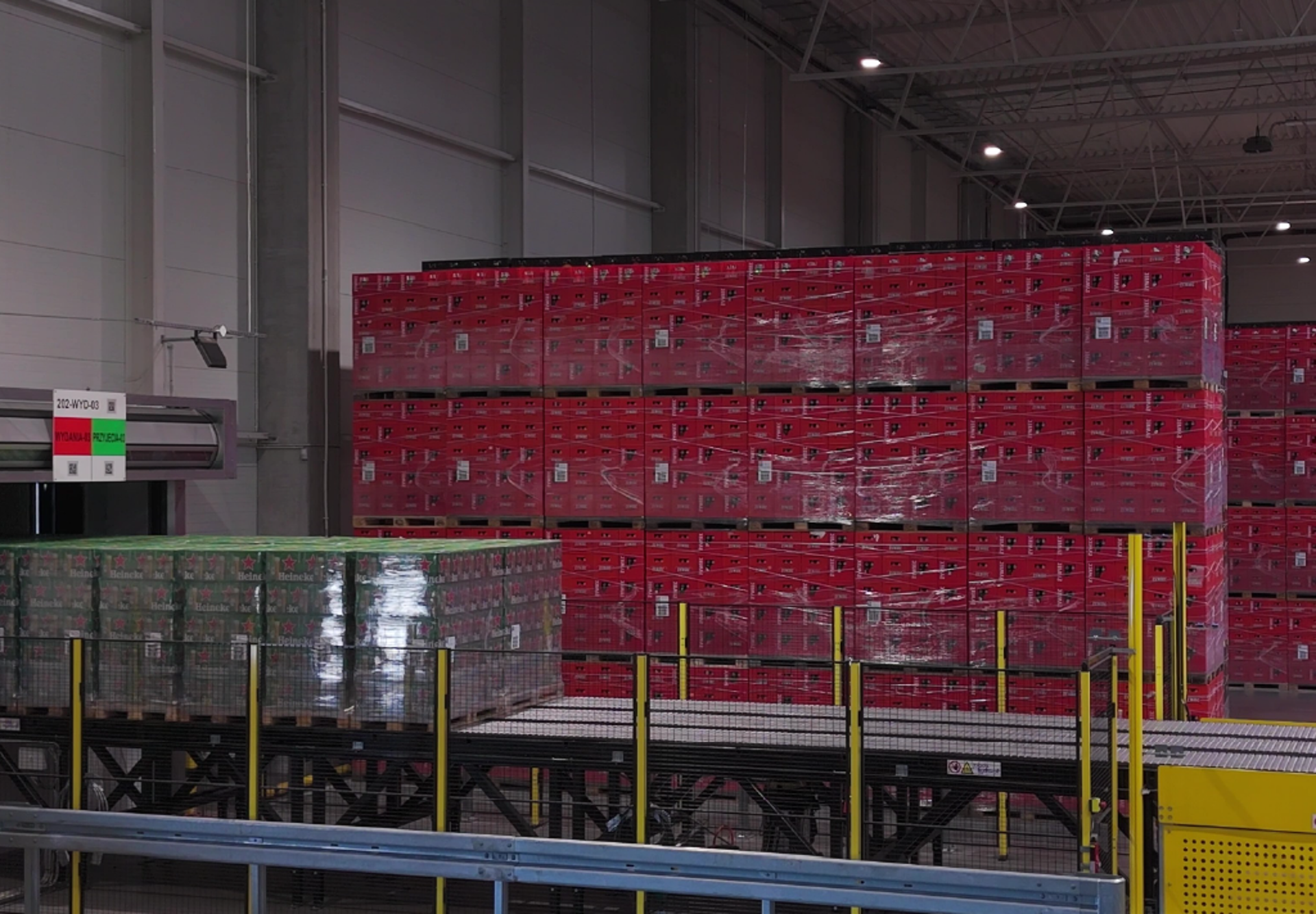 MF Palletised Beverage Unloading 3