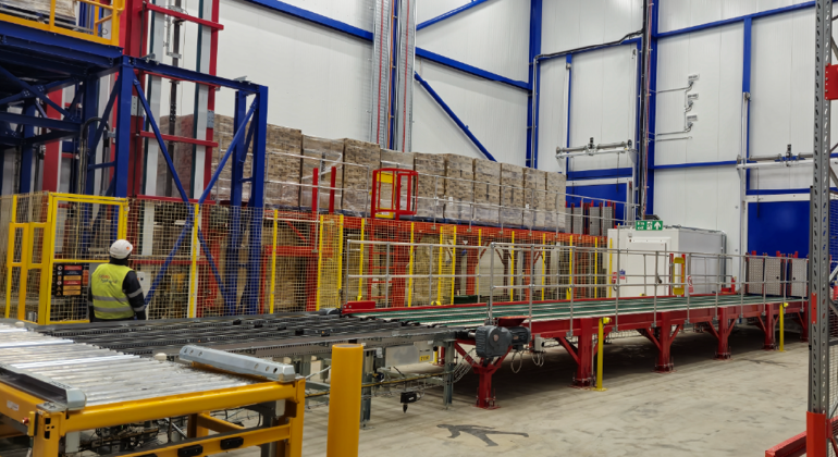 Automated Trailer Loading Cold Chain Warehouse (2)