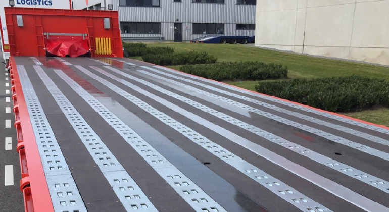 Low Flatbed With MK21 Rollerbed