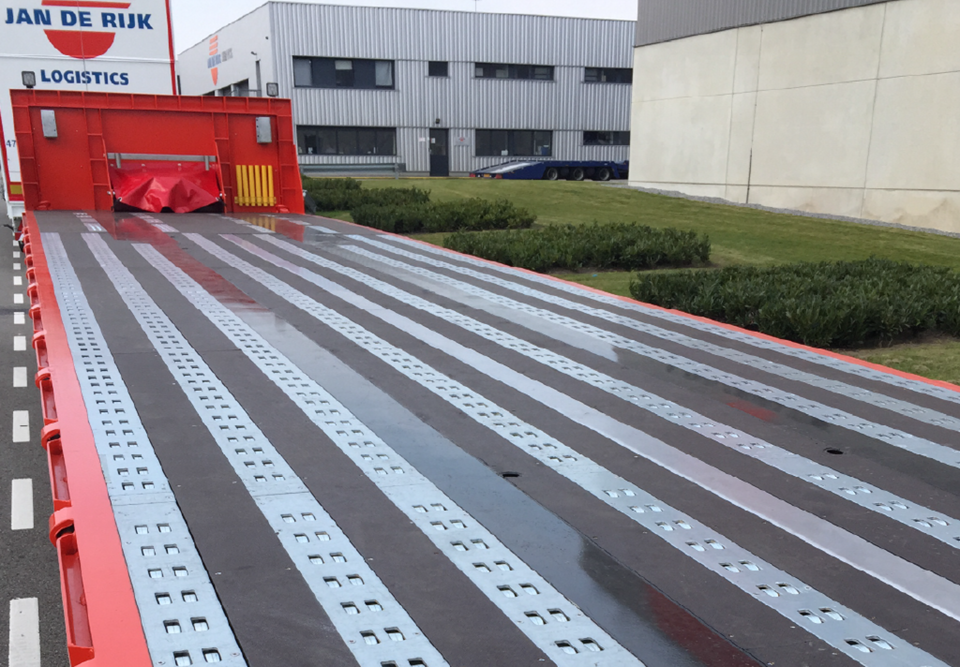 Low Flatbed With MK21 Rollerbed