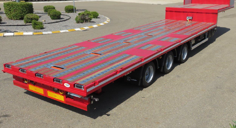 Low Flatbed Trailer With Powered Cargo Rollerbed 1