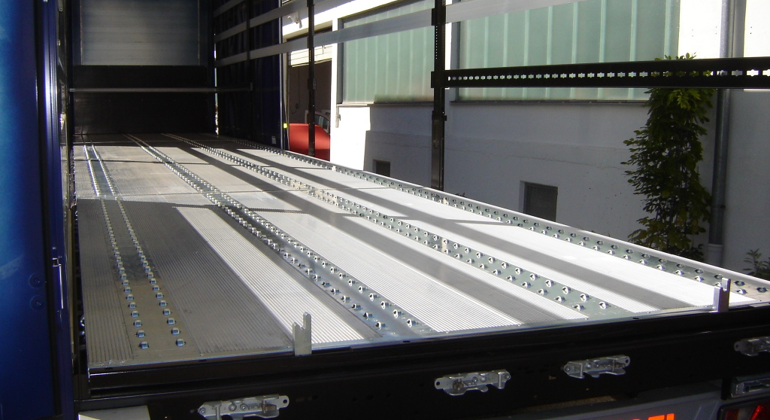 Modular Rollerbed System MK24 In Reefer Curtainsider Trailer