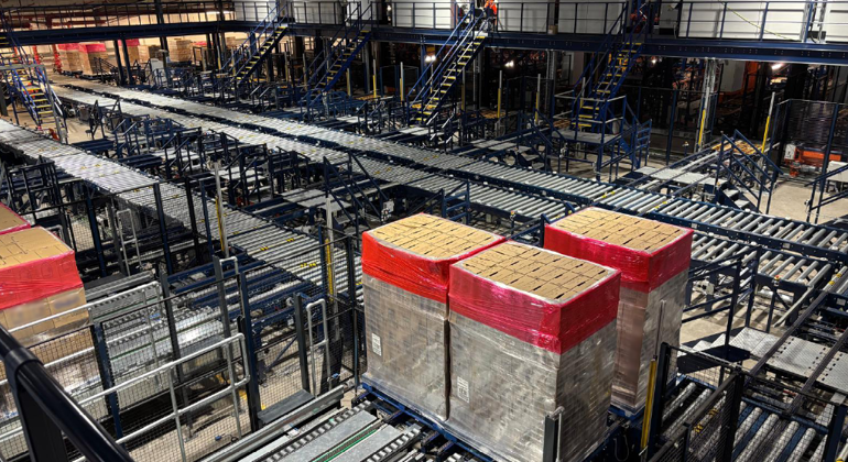 Slipchain Integrated With Conveyor Palletised FMCG