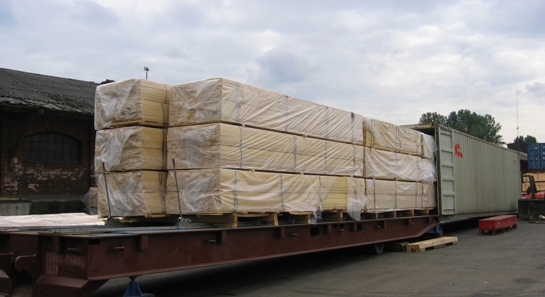 Container Loading and Unloading: Best Practices for Safety