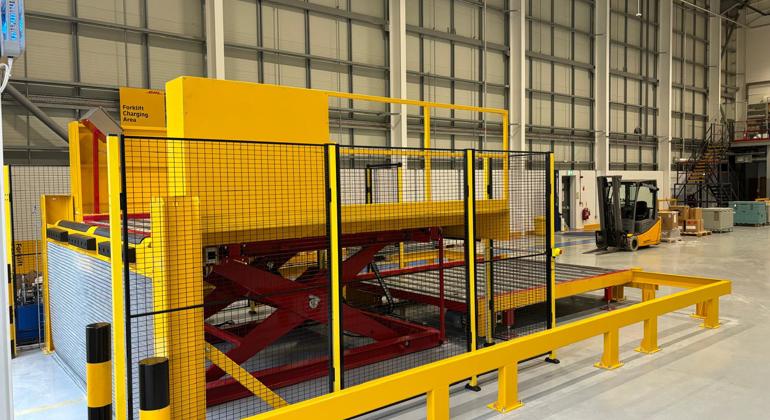 Truck Dock Interface Barrier Powered Rollerbed (9)